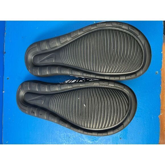Nike Men's Victori One Slide Print 'Repeat Logo - Black' CN9678-006 Size 13 - Picture 6 of 7